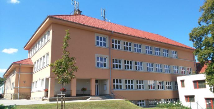 fotka budovy školy
