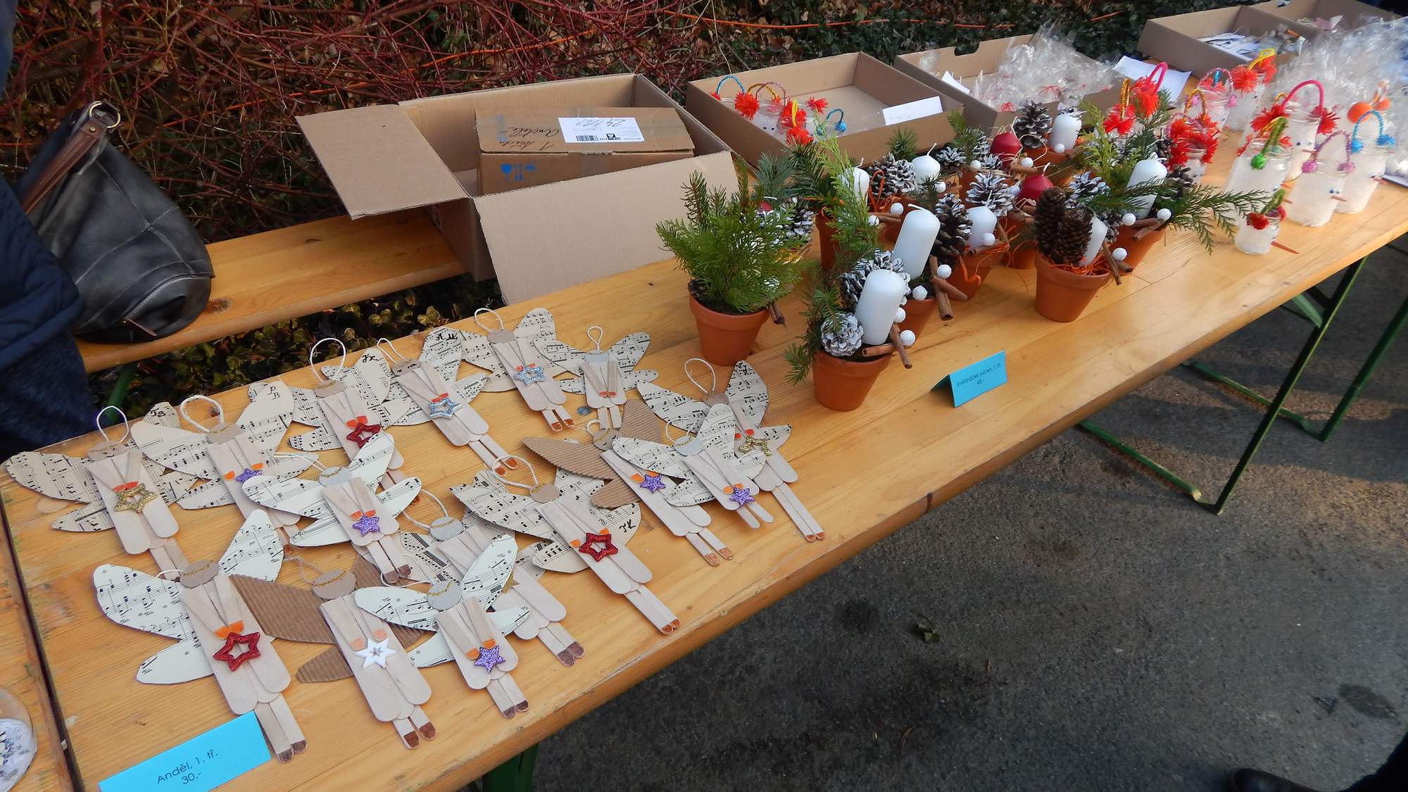 vyrobení papírový andělíčci