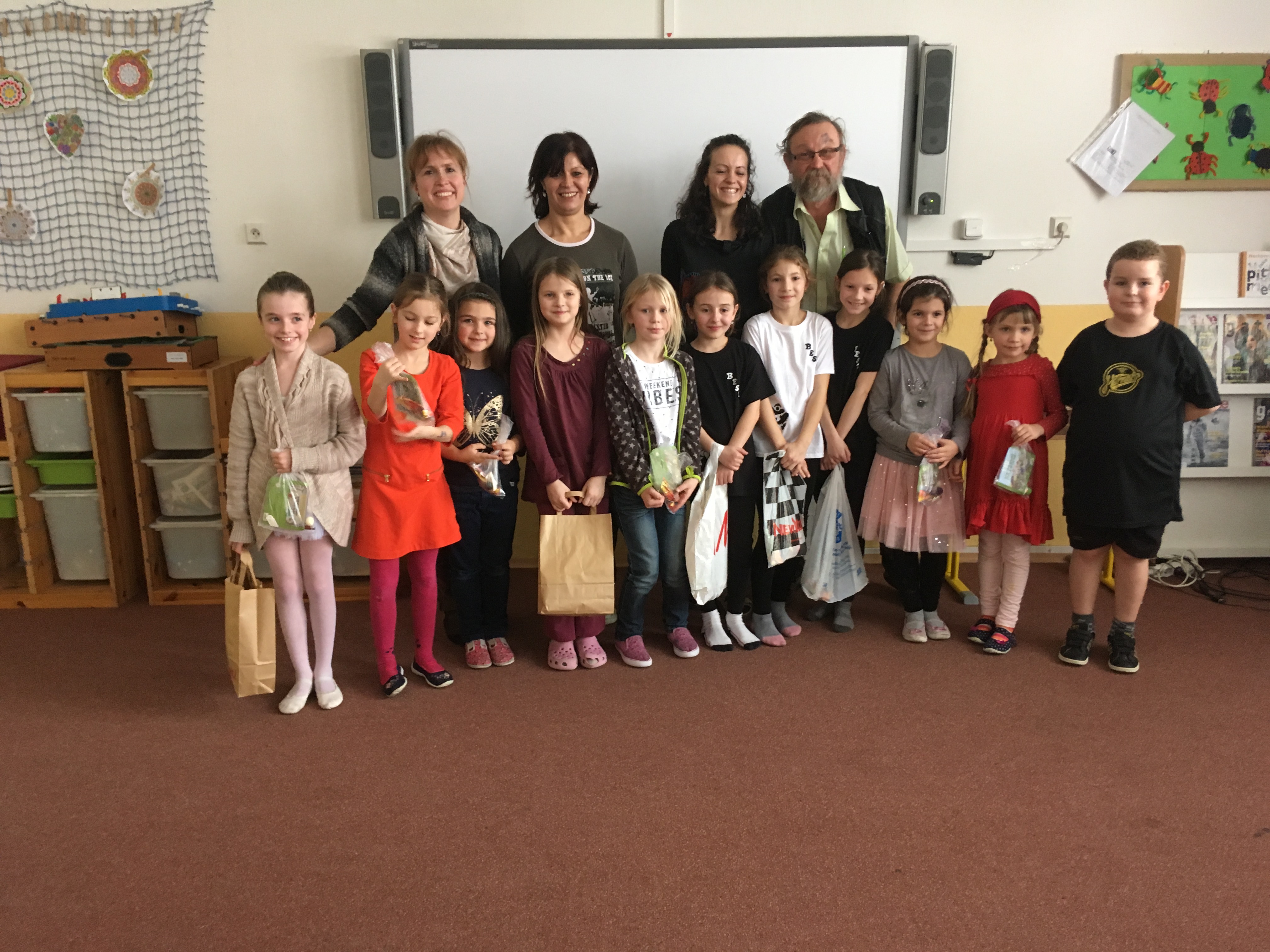 fotka žáků s učiteli